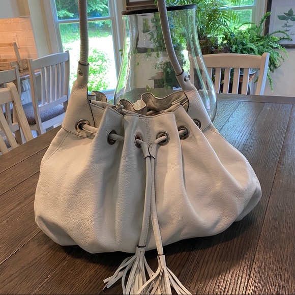 Abro ivory pebbled leather drawstring style tote bag - Picture 2 of 10